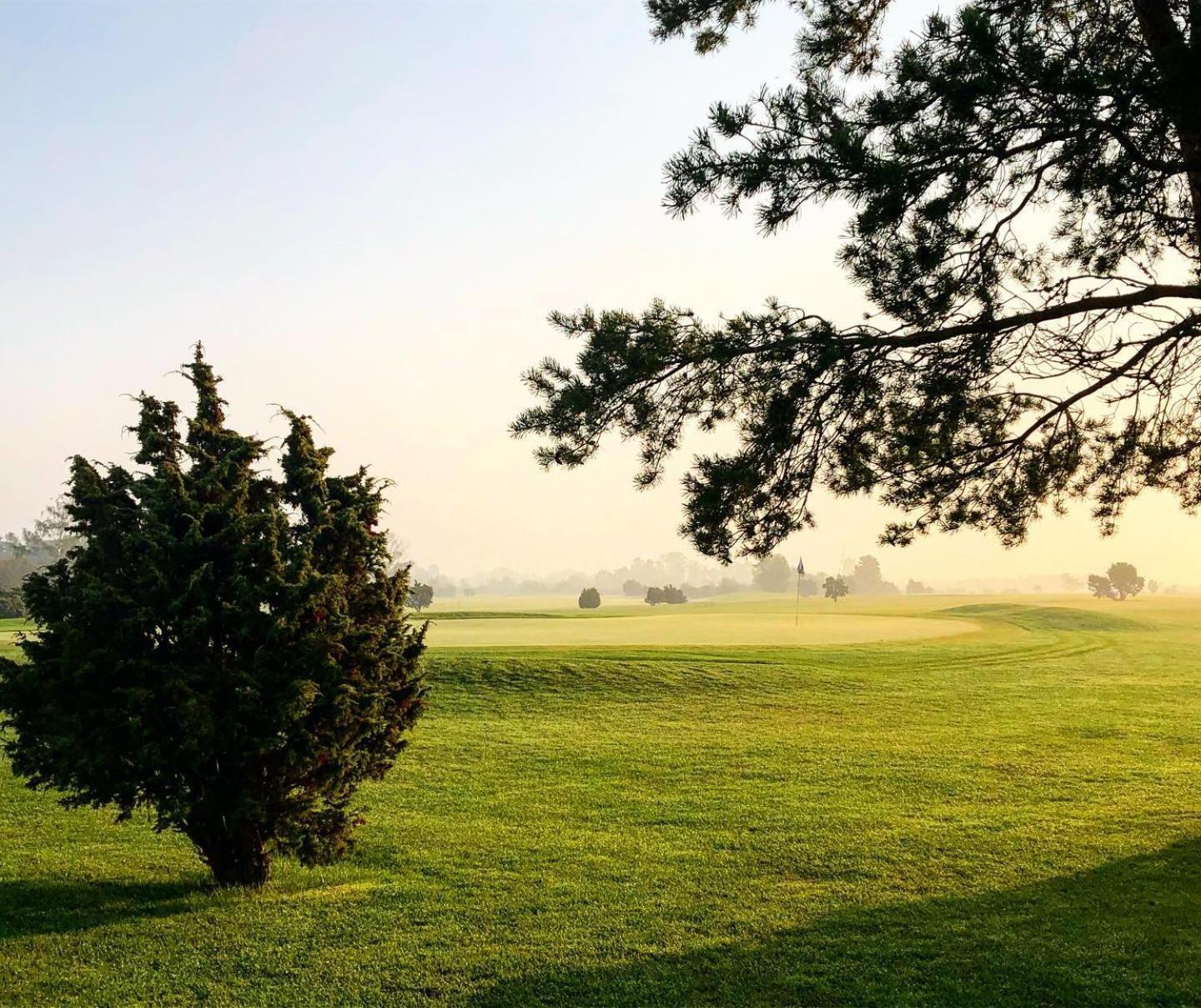 Naer Golfklubb Stugbyn Hotel Ljugarn Екстериор снимка