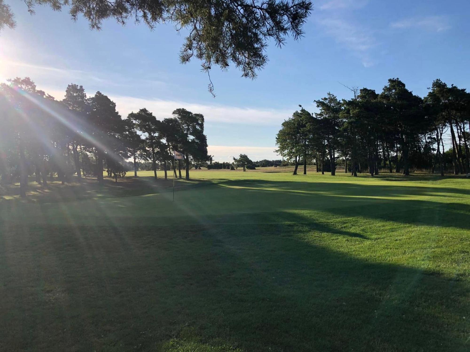 Naer Golfklubb Stugbyn Hotel Ljugarn Екстериор снимка