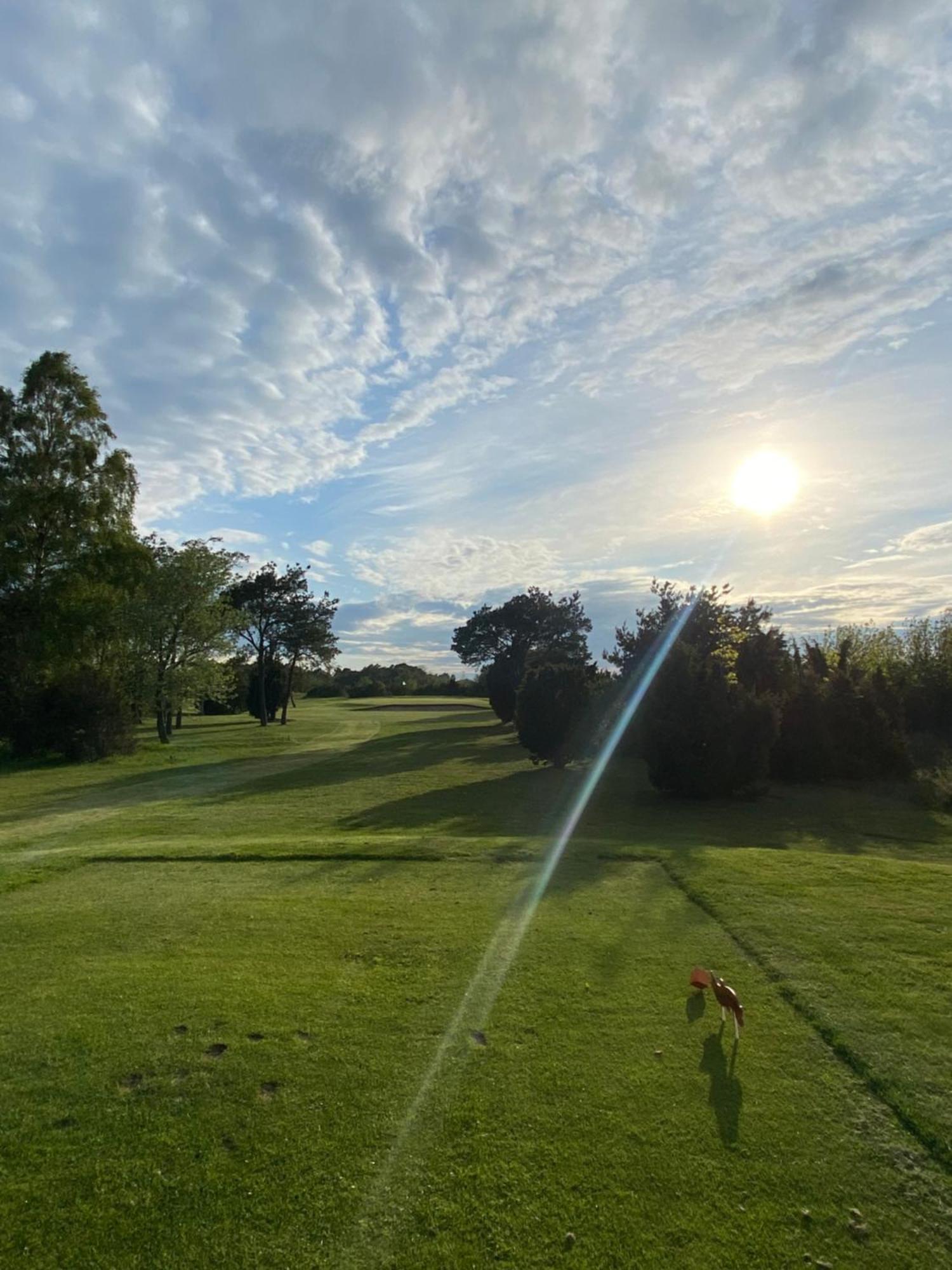 Naer Golfklubb Stugbyn Hotel Ljugarn Екстериор снимка